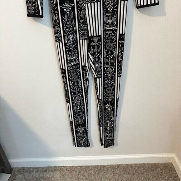 Black Mystical Printed Long Sleeve Tee with O-Neck Design Sized Large - Picture 8 of 12